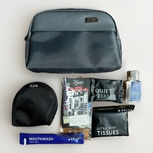 Tumi for Delta Amenity Travel Case Pouch Cosmetics Bag Gray Zipper w Accessories